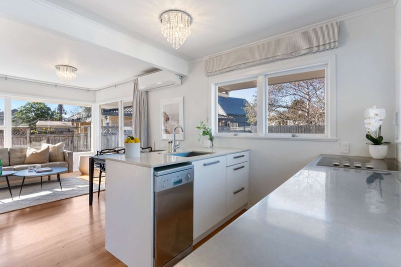 4/12 Wright Road, Point Chevalier, Auckland - Carousel 2