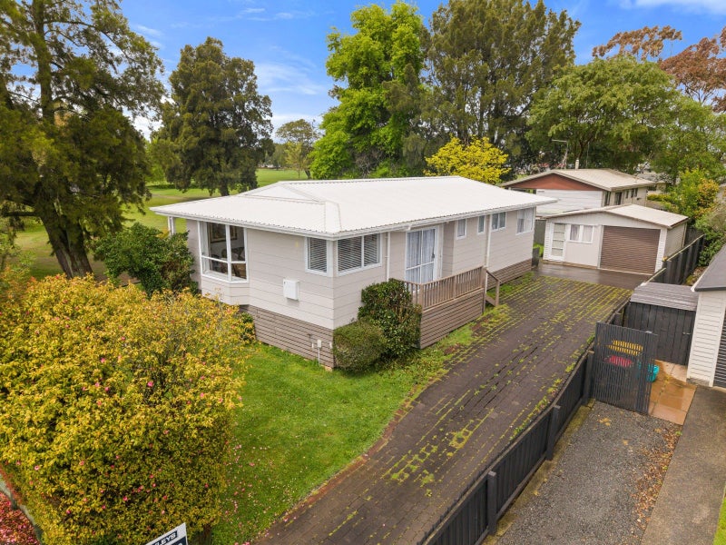 39 Hibiscus Avenue, Hamilton Lake, Hamilton - Carousel 1