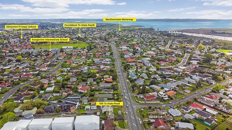 180 Te Atatu Road, Te Atatu South, Auckland - Carousel 12