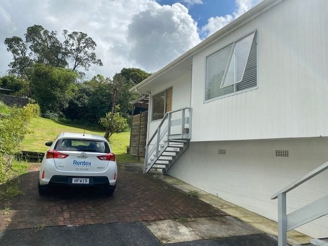 2/32 Teal Crescent, Beach Haven, Auckland - Carousel 1