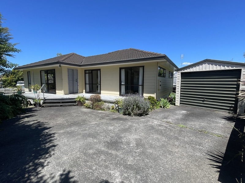 111B Rosario Crescent, Red Beach, Whangaparāoa - Carousel 2