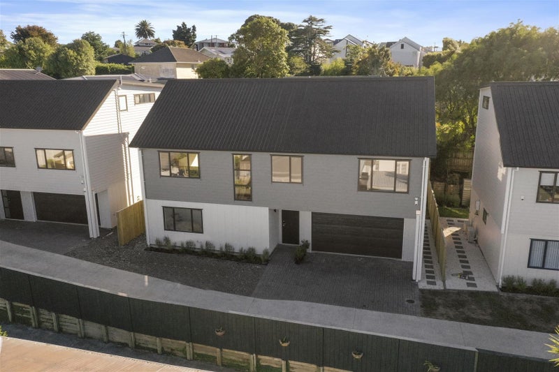 2/26 Hayr Road, Three Kings, Auckland - Carousel 2