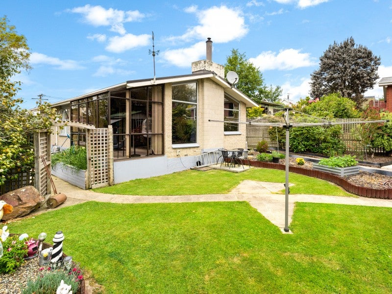 9 Constant Street, Sawyers Bay, Dunedin - Carousel 1