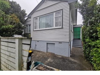 20 Dr Taylor Terrace, Johnsonville, Wellington - Carousel 1