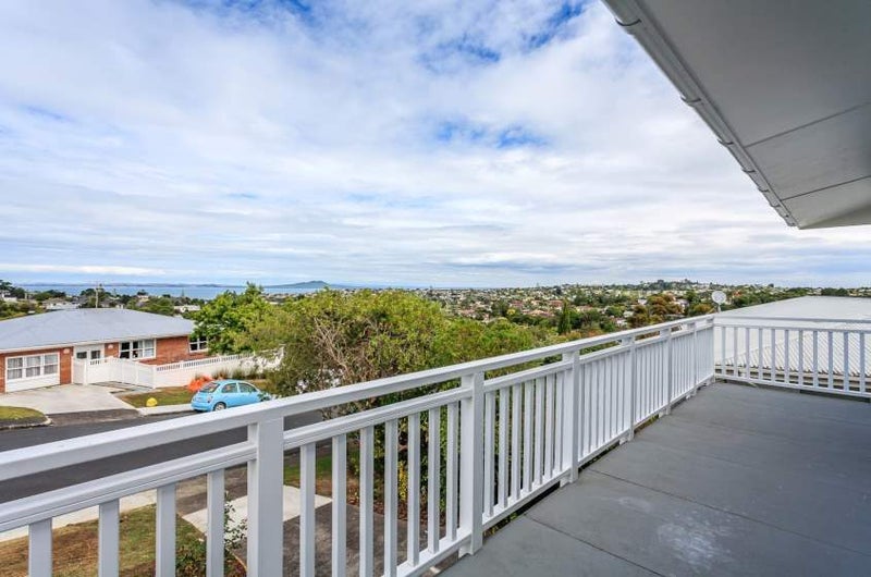 3 Barker Rise, Northcross, Auckland - Carousel 2