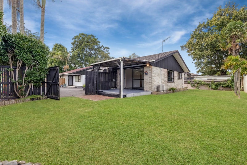 2/11 Beaumaris Way, Conifer Grove, Takanini - Carousel 11