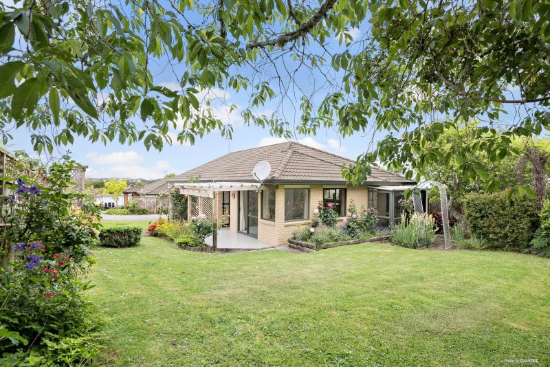 6 Lantana Road, Green Bay, Auckland - Carousel 1