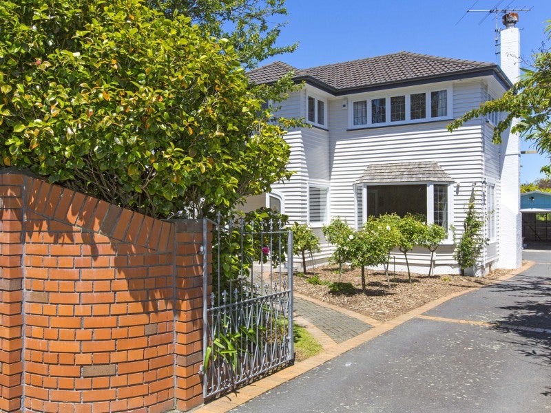 58 Queens Grove, Hutt Central, Lower Hutt - Carousel 1