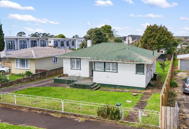 40 Erima Avenue, Point England, Auckland - Carousel 1