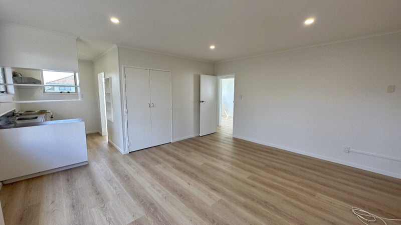 2/39 Littlejohn Street, Hillsborough, Auckland - Carousel 2