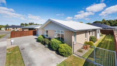 15 Serenity Crescent, Kelvin Grove, Palmerston North - Carousel 1