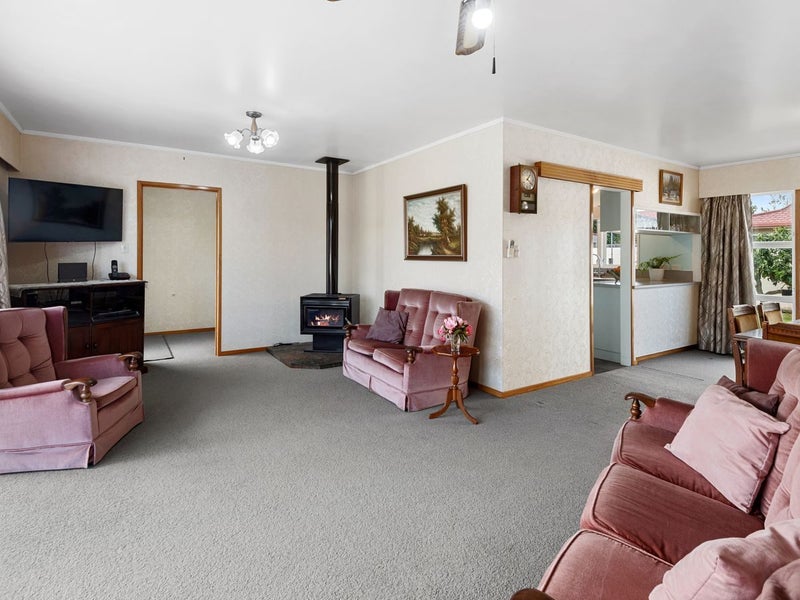 27 Carlton Crescent, Kamo, Whangarei - Carousel 2