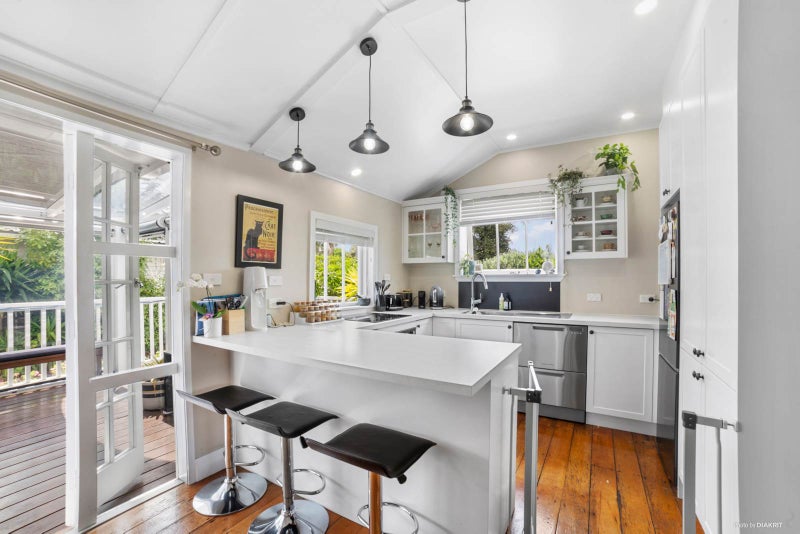 30 Ladies Mile, Manly, Whangaparaoa - Carousel 2