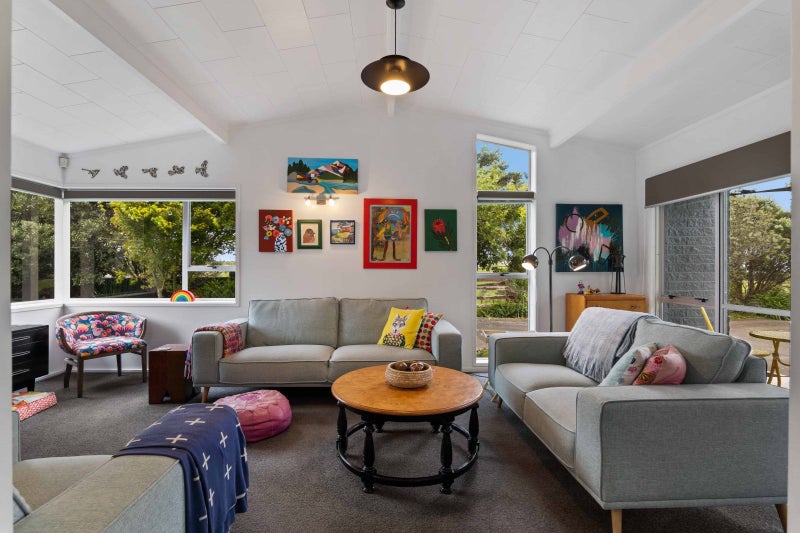 15D St Ives Grove, Whalers Gate, New Plymouth - Carousel 1