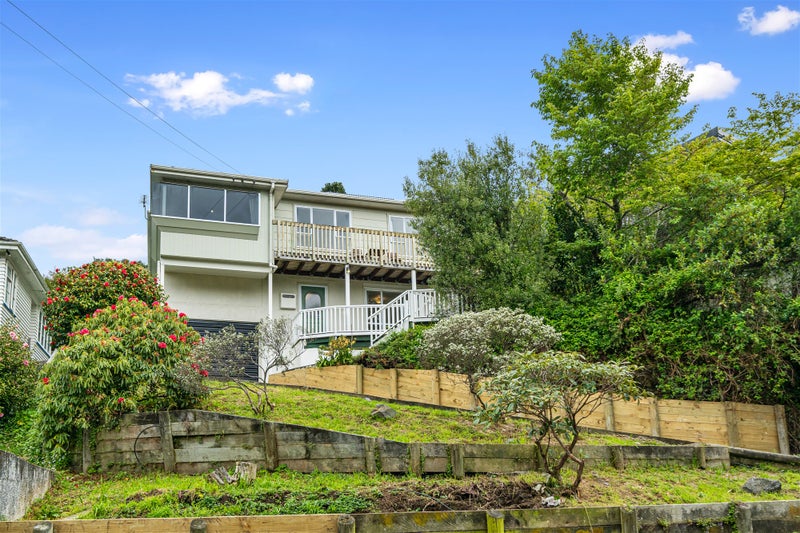 5 Victory Crescent, Tawa, Wellington - Carousel 1