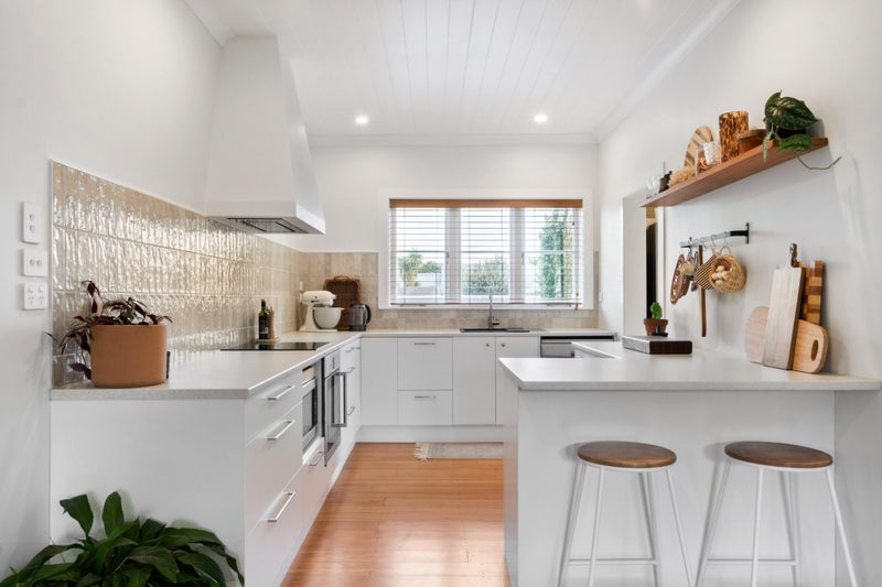 18 Kelvin Street, Inner Kaiti, Gisborne - Carousel 1