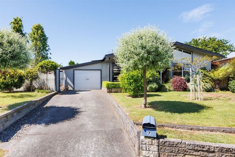 7 Dampier Avenue, Awapuni, Palmerston North - Carousel 2