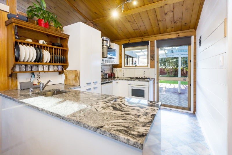 71 Oregon Drive, Maoribank, Upper Hutt - Carousel 1