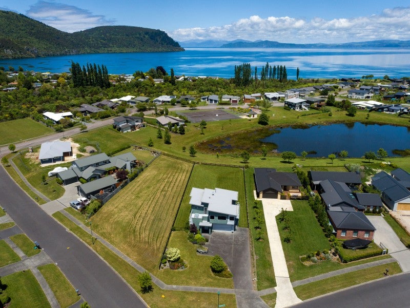 84 Montgomery Crescent, Kinloch, Taupō - Carousel 1