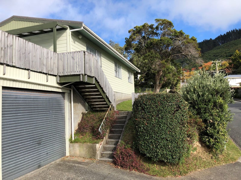 47A Chester Road, Tawa, Wellington - Carousel 1