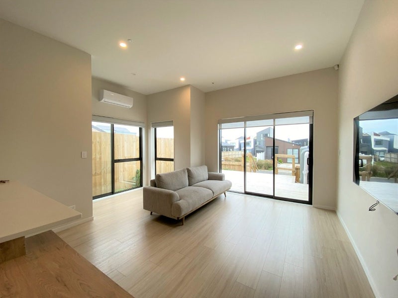 4 Herekino Street, Westgate, Auckland - Carousel 2