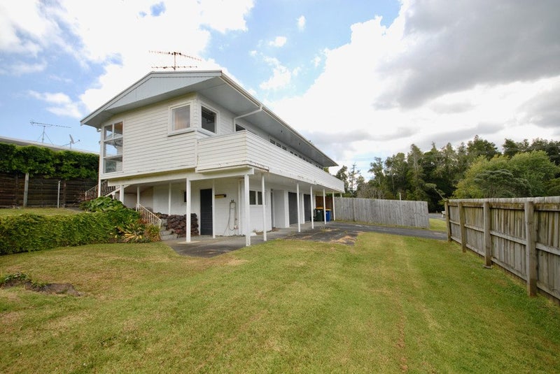 1 Lenihan Street, Northcote, Auckland - Carousel 2