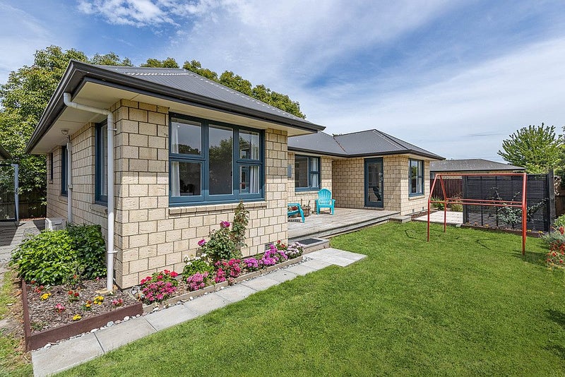 6 Ferndown Lane, Bromley, Christchurch - Carousel 1