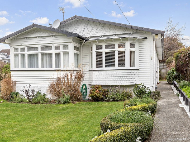 29 Agra Crescent, Khandallah, Wellington - Carousel 1