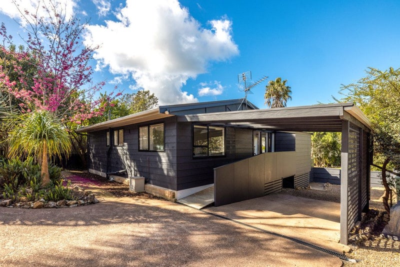 27 Sea View Road, Ostend, Waiheke Island - Carousel 1