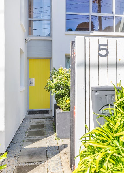 5 Cross Street, Karori, Wellington - Carousel 2