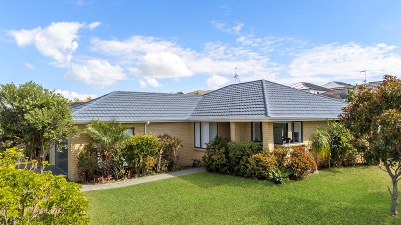 1 Eloise Place, Clendon Park, Auckland - Carousel 2