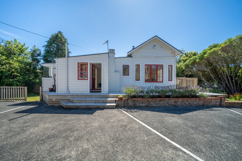 219 Middleton Road, Churton Park, Wellington - Carousel 1