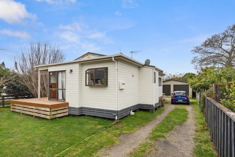 6 Camellia Place, Hamilton Lake, Hamilton - Carousel 11