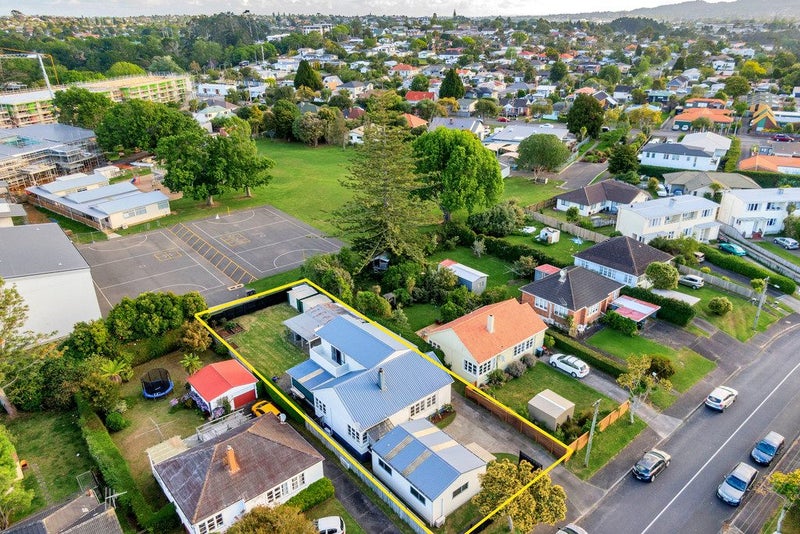 8 Daventry Street, Waterview, Auckland - Carousel 2