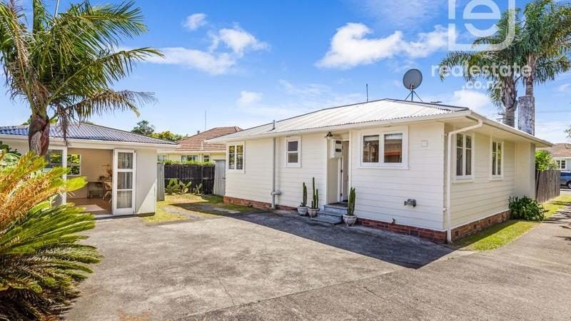 29 Ward Crescent, Te Atatu Peninsula, Auckland - Carousel 1
