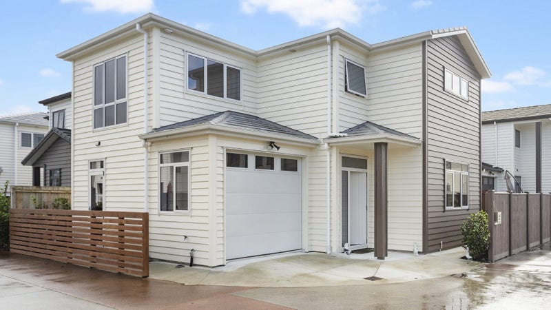 8 Karakia Lane, Hillsborough, Auckland - Carousel 1