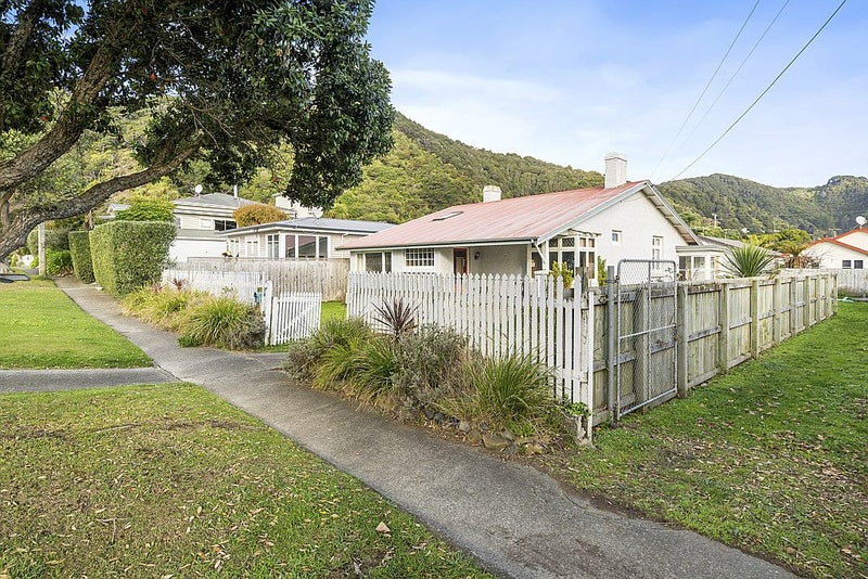 21 Hinau Street, Eastbourne, Lower Hutt - Carousel 2