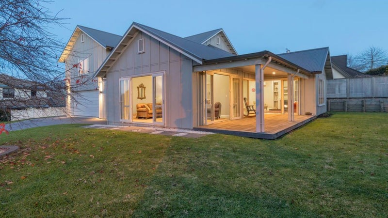 2 Beaumaris Boulevard, Bethlehem, Tauranga - Carousel 1