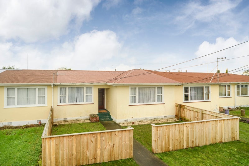 2/343 Botanical Road, West End, Palmerston North - Carousel 1