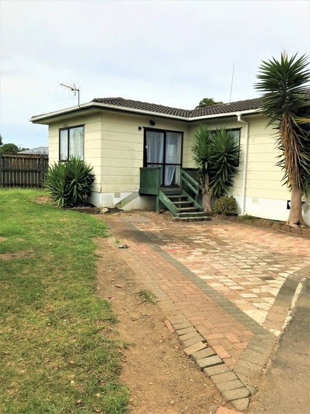 4 Dungarvon Place, Clendon Park, Auckland - Carousel 1