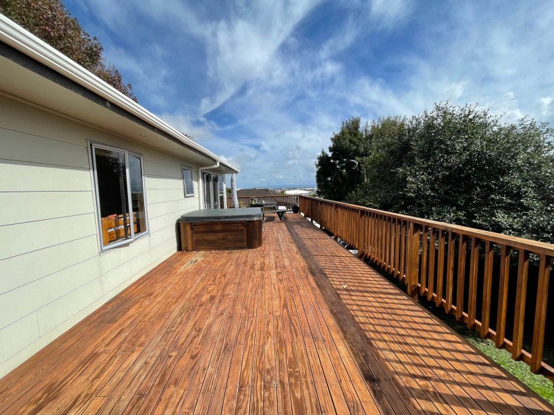 42 Banyan Drive, Totara Heights, Auckland - Carousel 2