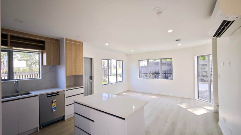 202 Beach Haven Road, Beach Haven, Auckland - Carousel 1