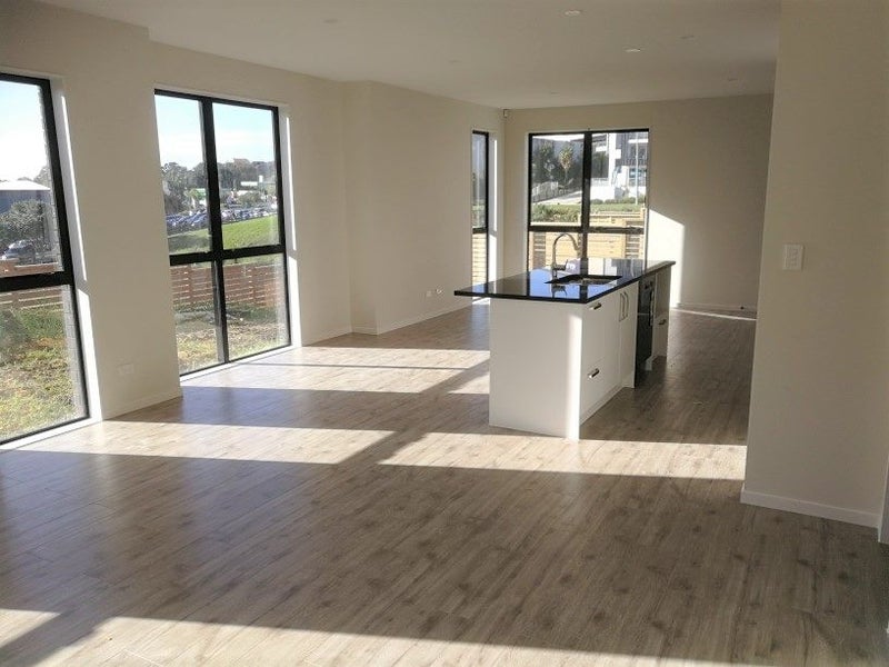 14 Seafarer Crescent, Stanmore Bay, Whangaparaoa - Carousel 2