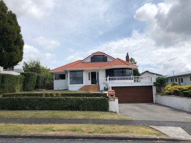 4 Beatrice Avenue, Hillcrest, Auckland - Carousel 1