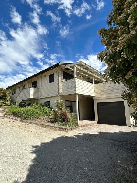 27 The Half Mile, Bridge Hill, Alexandra - Carousel 1