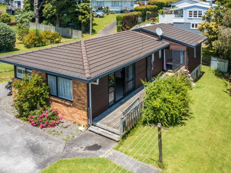 2/32 Kaipatiki Road, Glenfield, Auckland - Carousel 1