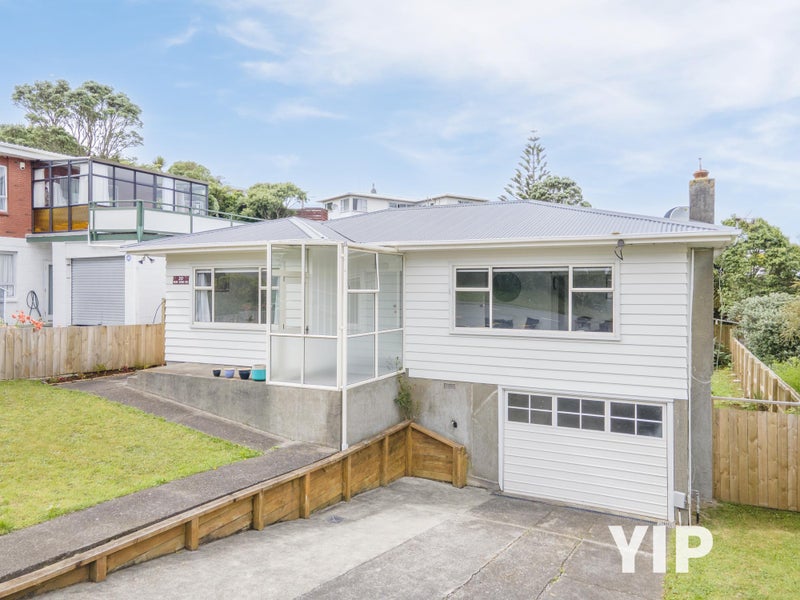 20 Horokiwi Road West, Newlands, Wellington - Carousel 1
