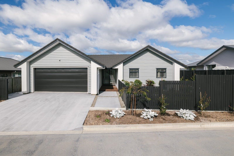 27 Daniel Place, Kelvin Grove, Palmerston North - Carousel 1