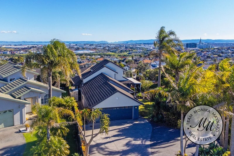 31 Ribbonwood Crescent, Goodwood Heights, Auckland - Carousel 2