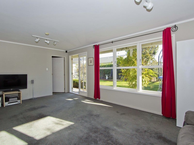 15 Manchester Street, Petone, Lower Hutt - Carousel 20